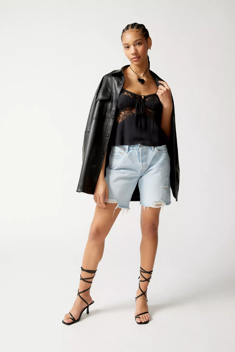 Levi’s® 501 ‘90s Cutoff Denim Short | Urban Outfitters (US and RoW)