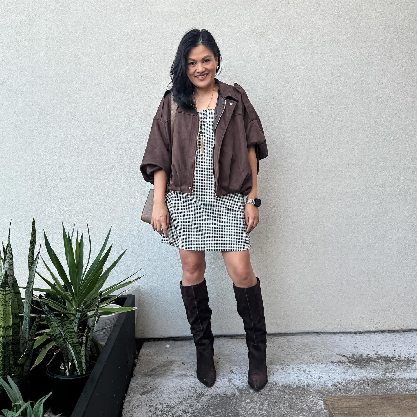 I waited for Zara to restock this jacket, and it never happened. I saw it on another site, and I was like, “Maybe it’ll be just as good …” and sure enough, I like it! 

𝐎𝐔𝐓𝐅𝐈𝐓 𝐃𝐄𝐓𝐀𝐈𝐋𝐒:
Shoes: @vincecamuto ; Dress: @targetstyle @target ; Bag: @the_horse ; Jacket: @sheinofficial

#petitestyle #fallfashion #fallfashiontrends #bubblejacket #falloutfit #fallinspiration #falltransition #falltransitionoutfit ; #osipdressweek #falllayering #outfitinspiration #fallishere 

Dress styling, fall inspiration, fall outfits, fall outfit inspiration, chocolate brown trend, fall layering, outfit inspiration, petite
