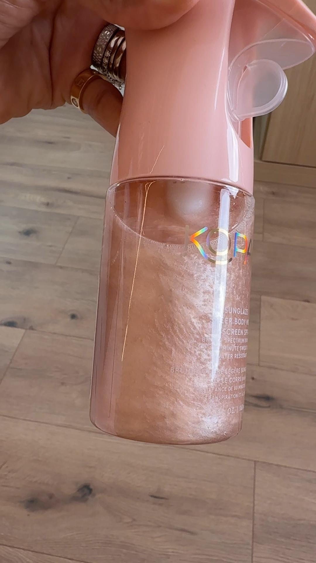 Scroll to shop! ✨ My favorite body SPF. Everything is linked below.👇🏾

Color: Rose Gold

Desliza para comprar. ✨ Mi protector solar corporal favorito.

📲 Download the free LTK app & follow me @kirasfashionfinds to shop all my daily finds.

#LTKselfcare #LTKBeauty #LTKgrwm