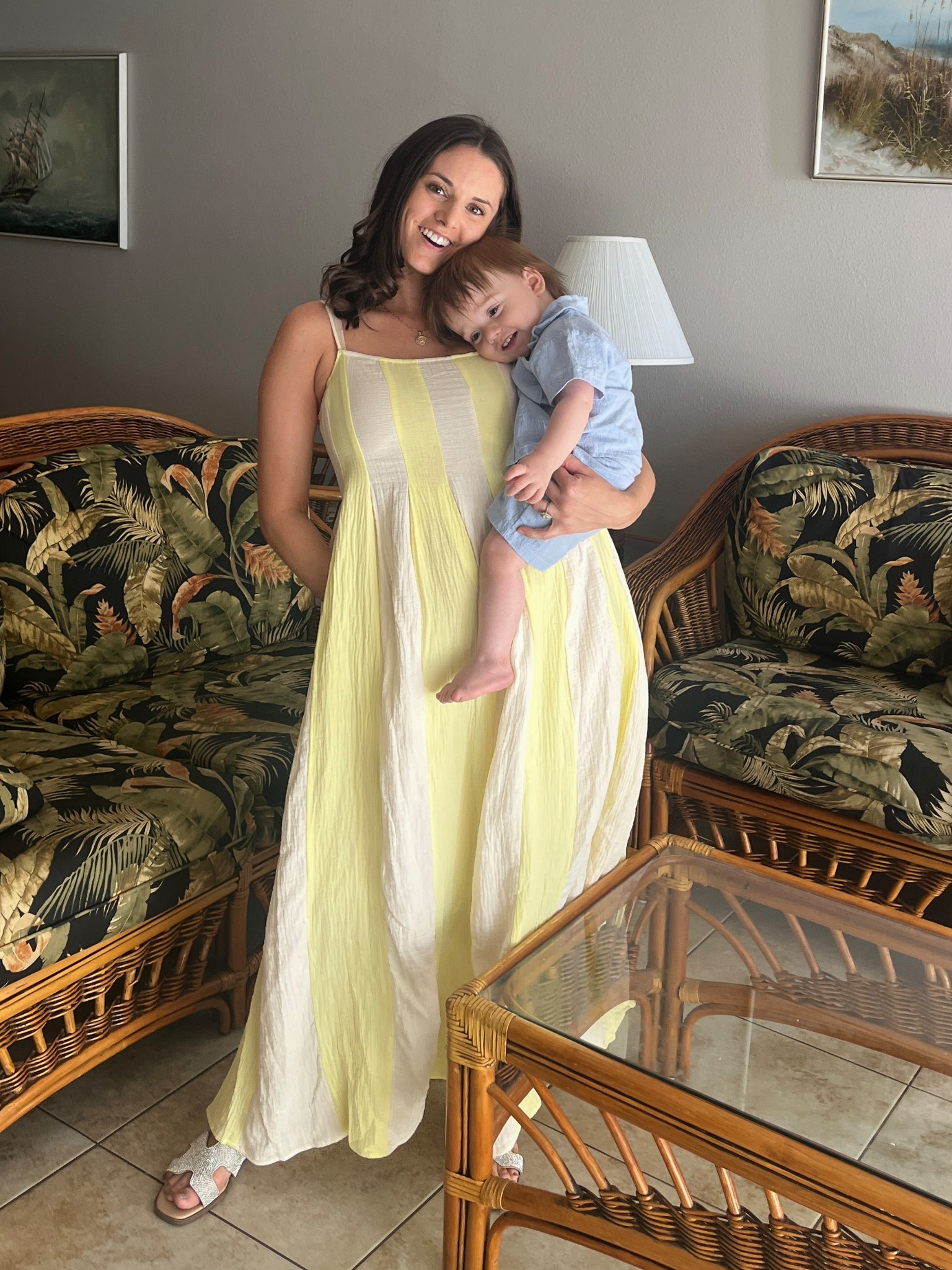 Holding both of my babies🤰🏻👶🏻


Tagged similar dress below.
This dress was purchased at a local boutique fox merchantile. 
Look for breathable cotton this summer to stay comfortable. 

butter yellow, spring outfit idea, summer outfit idea, 

#LTKSeasonal #LTKBump