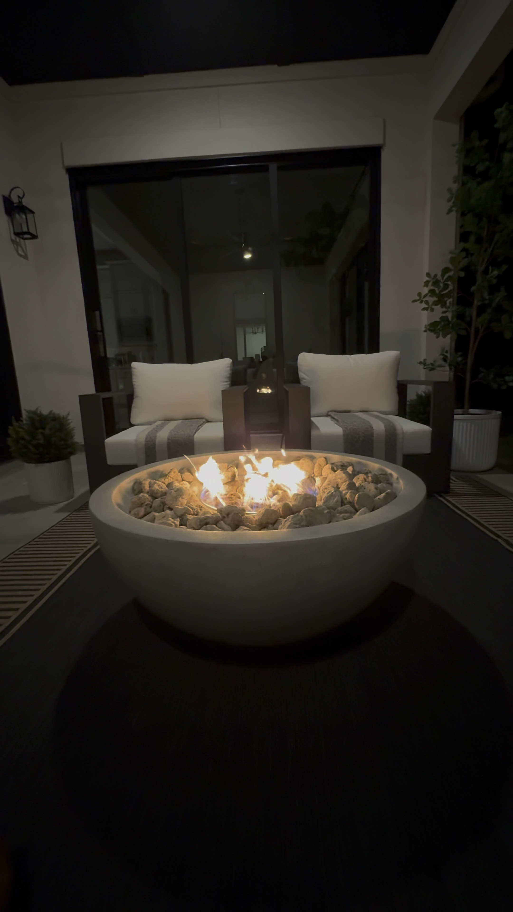 
#walmartpartner 

Your favorite planters are back!! 🎉🎉🎉

They are super lightweight and made of resin so you know they are durable. They can hold up to 20 quarts including soil and plants! Dimensions are 16"L x 16"W x 15.8"H so they are perfect for indoor or outdoor use! 

Get them now before they go again! 😆

(The vase has 9 baby’s breath in it! 😊)

#walmart
@walmart
#walmarthome 
#walmartfinds 
@Shop.LTK #liketkit


#LTKxWalmart #LTKVideo #LTKHome