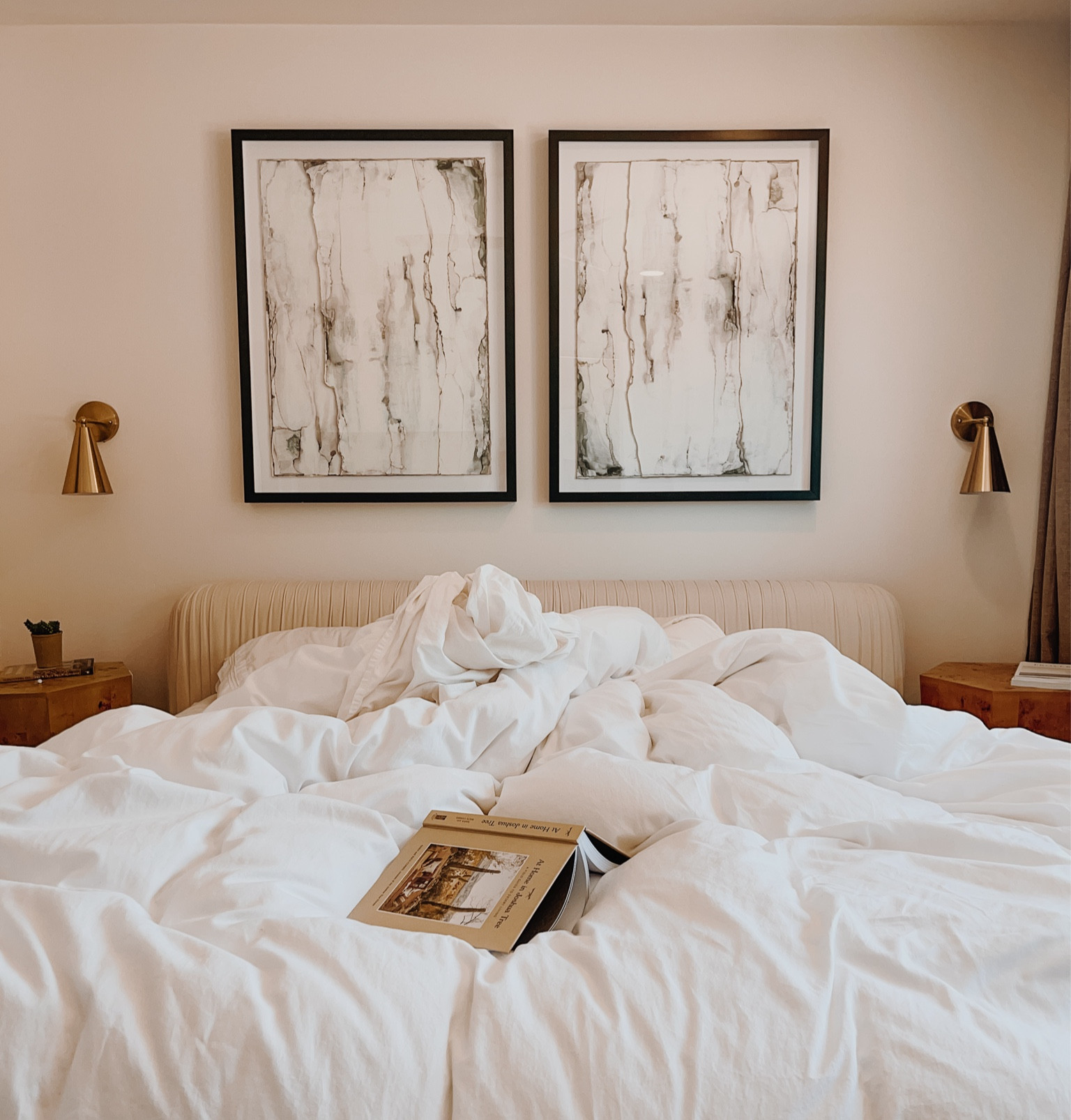 At our place, you don’t have to make the bed!! Actually, you won’t even want to LEAVE the bed because our mattresses are premium @stearnsandfoster (not mattresses out of a box which I know can be hit or miss for people)from @mattressfirm . We wanted our beds to give you the best sleep of your life and these are a DREAM! #airbnbhost #yuccavalley #yuccavalleyairbnb #joshuatree #joshuatreeairbnb 