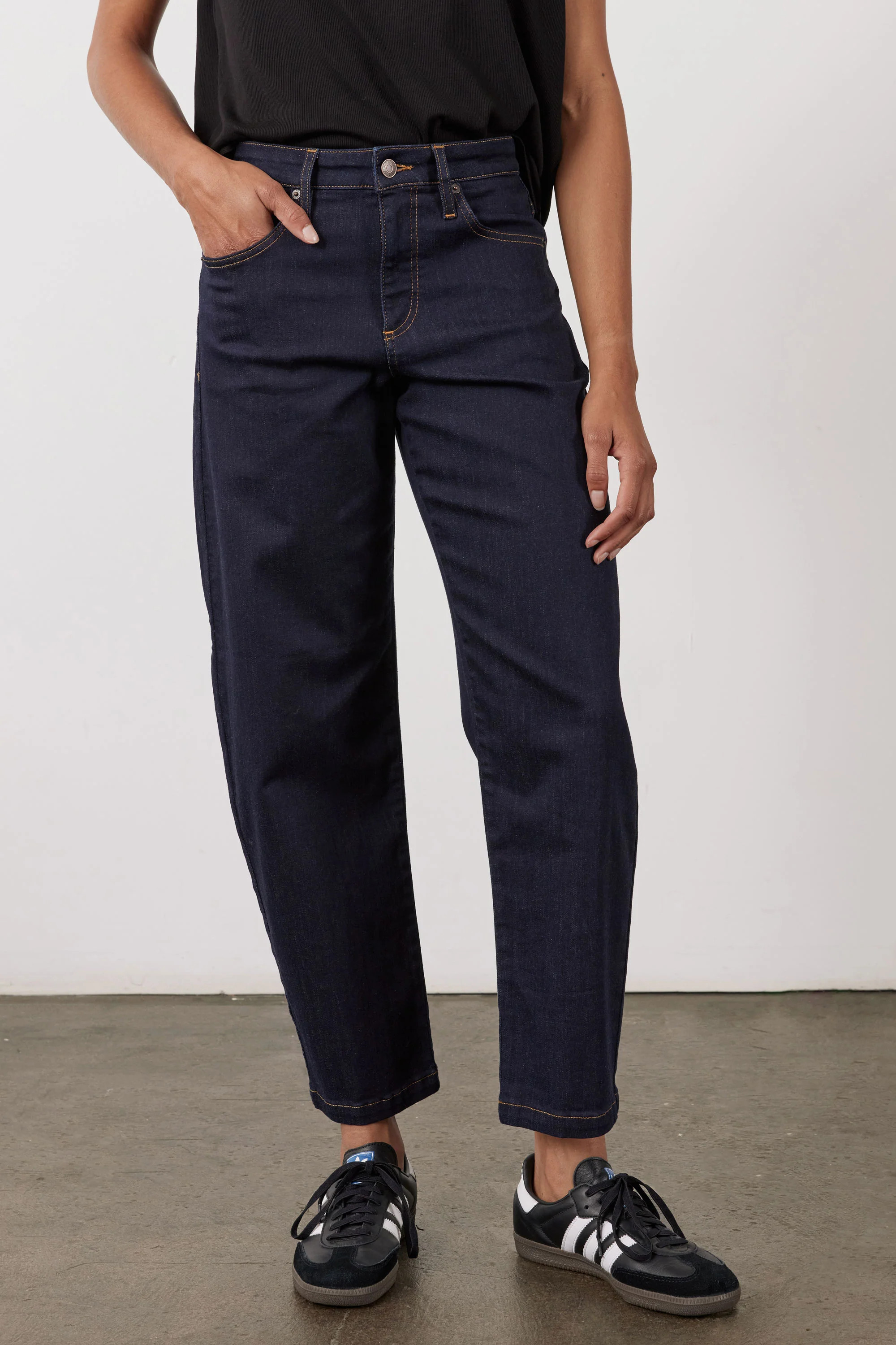 The Petite Classic Barrel Leg Jeans | Ruti