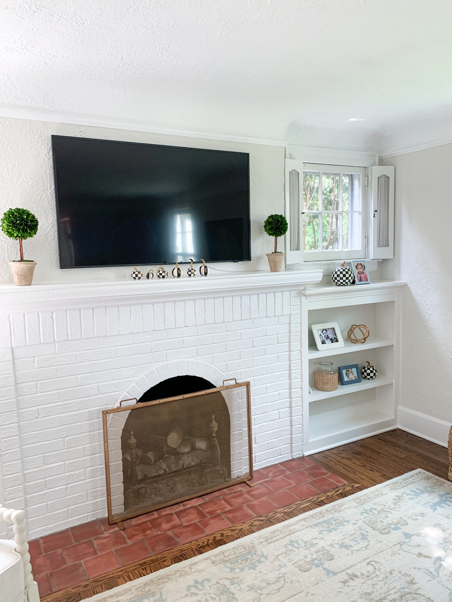 Bookshelf styling for Halloween! 

#LTKHalloween #LTKhome #LTKfindsunder100