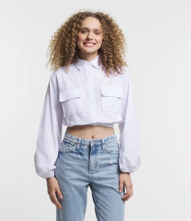 Camisa Cropped em Tricoline com Bolsos Frontais e Elástico na Barra Branco | Renner (BR)