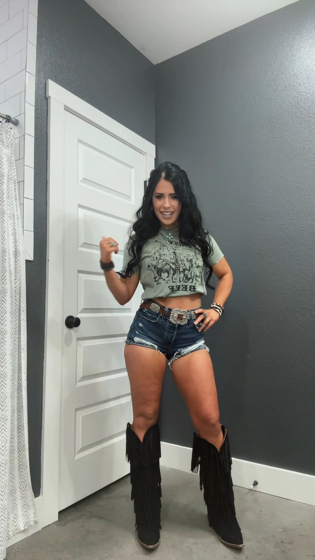 Wearing size 25 in the Levi shorts🤠  #western #westernfit #westernfashion #westernoutfit