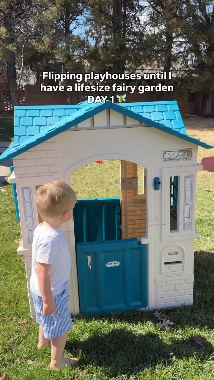 DAY 1 of flipping and old playhouses until I have a life-size fairy village 🧚  It’s looking the part, but what’s missing?? I want to go all out for the little flower shop, so comment your ideas below! 🌷

#diy #playhouse #diyprojects