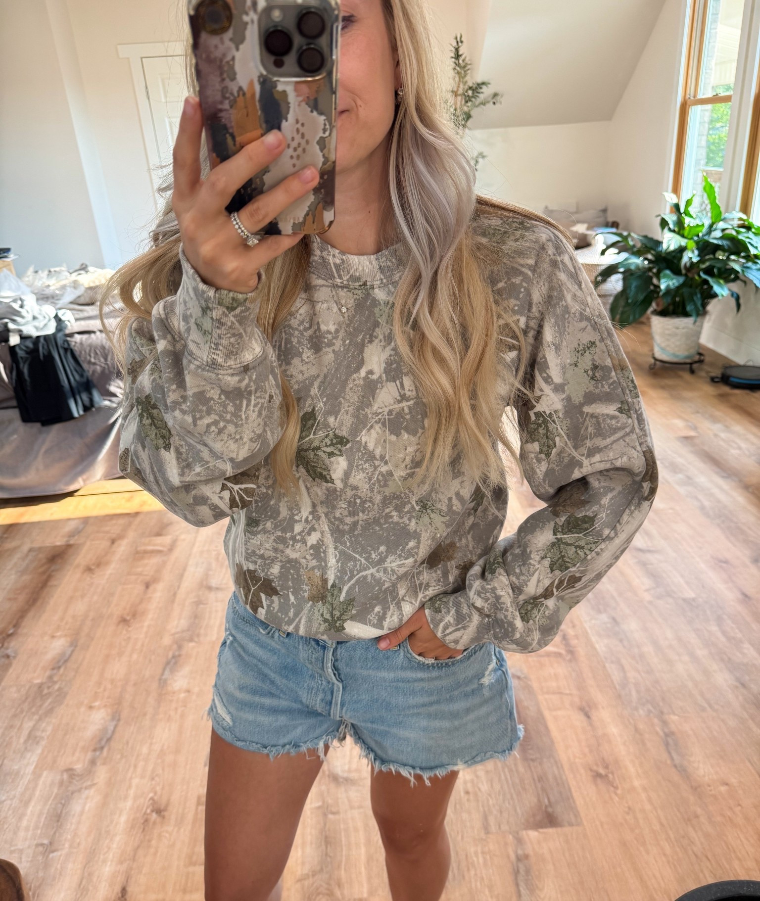 Perfect sweatshirt for fall! The quality is 10/10. Wearing XS, size up if want more oversized look

#LTKPetite #LTKFindsUnder50