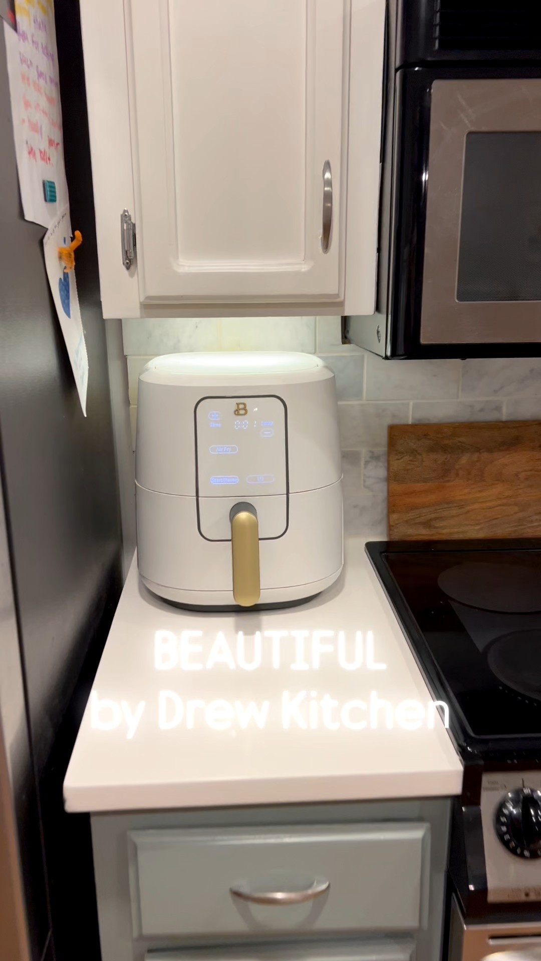 If you love aesthetic kitchen appliances that actually perform… this is it. Beautiful by Drew ceramic nontoxic cookware (500° safe!) + the prettiest countertop staples. Everything I own is tagged here ⬇️

#LTKdayinmylife #LTKHome