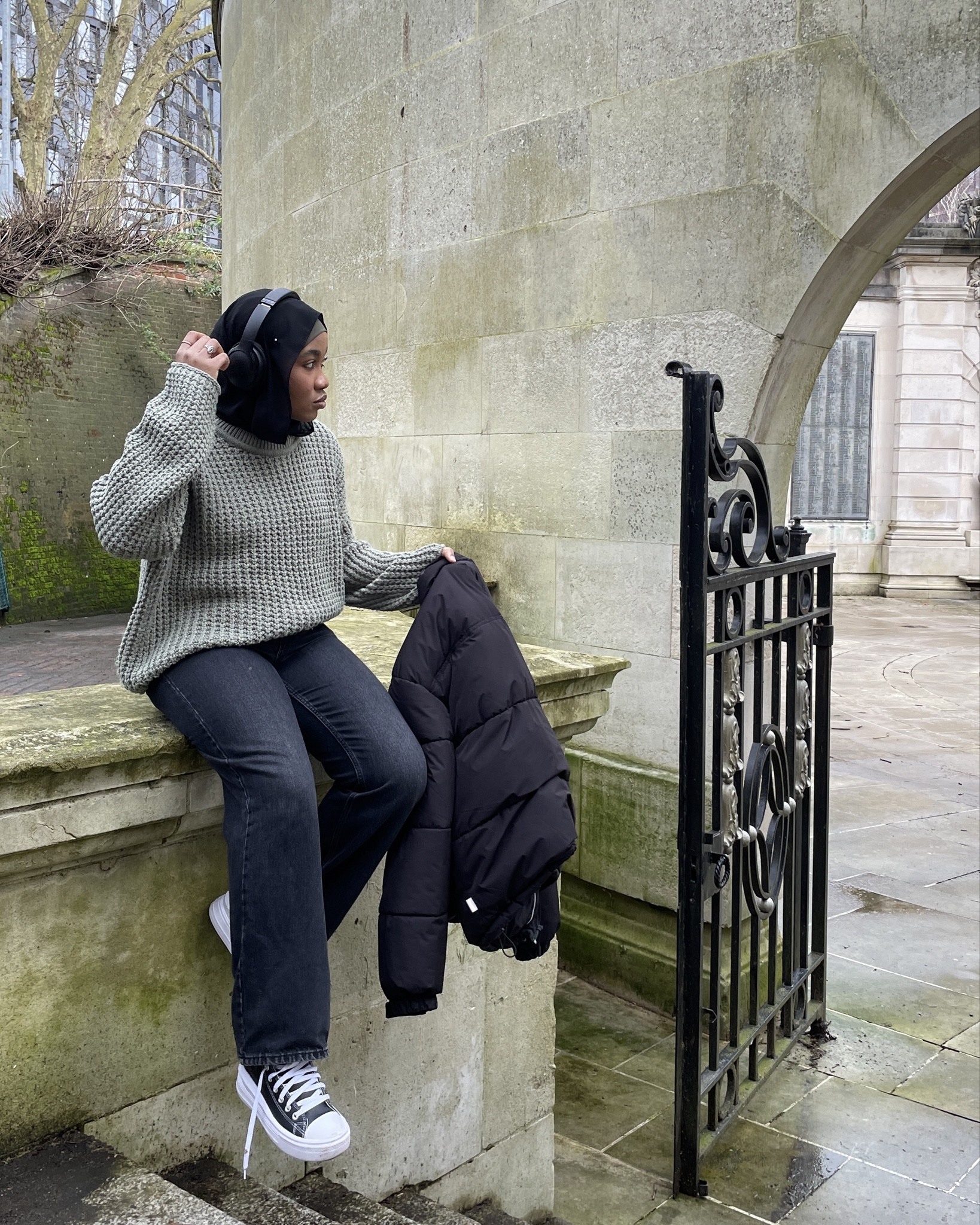 Crew neck jumper, knit jumper, crew neck knit jumper outfit, black puffer outfit, knitwear outfit, knit crew neck jumper, jumper and jeans combo, black straight leg fit jeans, relaxed fit jeans, straight jeans, converse, platform sneakers, platform converse