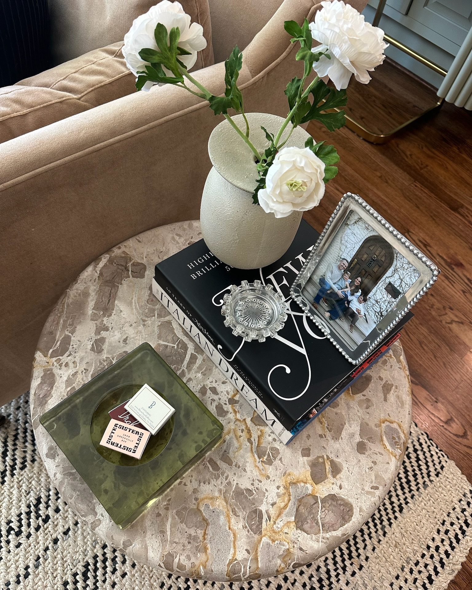 New end table & decor 👀 do we like it here?

#LTKHome #LTKSaleAlert