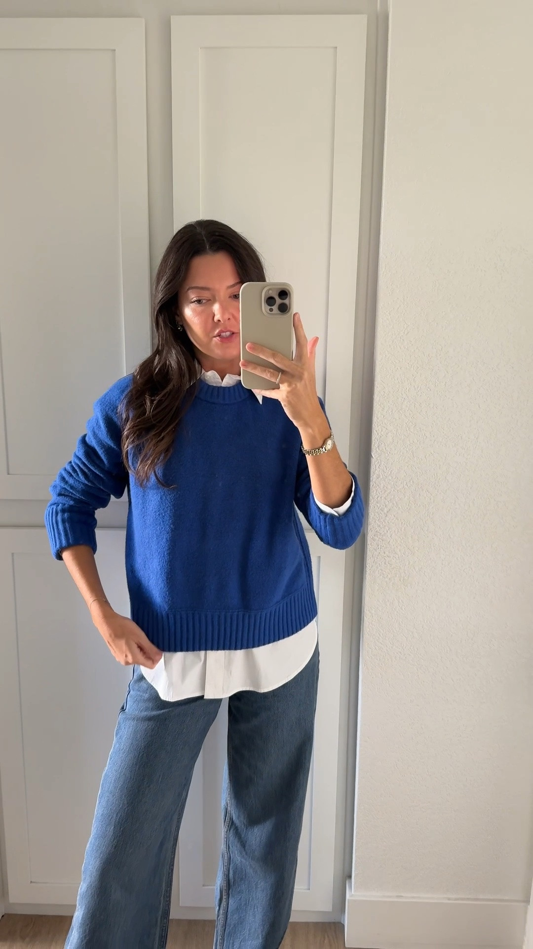 Love layering a sweater over a collared shirt! I’m 5’7” wearing size XS in both top and sweater and 25 regular length, classic in the low rise jeans! Code FALLAF stacks for an extra 15%!