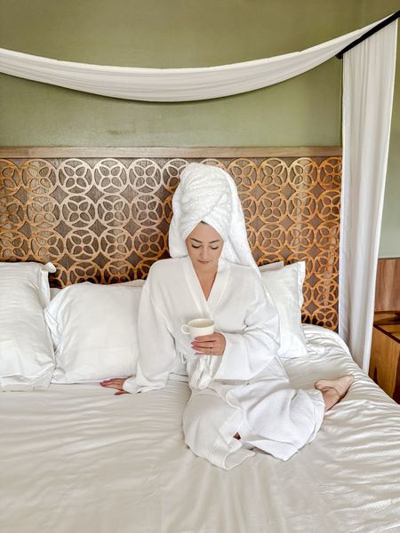 Looking for the perfect Mother’s Day gift? Gift luxurious comfort to your loved ones with @cariloha 🤍

#AD @cariloha Bamboo Waffle Knit Robe and Bamboo Sleepwear is sure to be on every Mom’s wishlist. 

Use code “CAITLYNM30” to save at @cariloha 🤍

#livecariloha 



Mother’s Day / gift guide / gifts for her / robe / pajamas / mother’s day gift ideas / bamboo clothing / bedding




#LTKsalealert #LTKGiftGuide #LTKfindsunder100