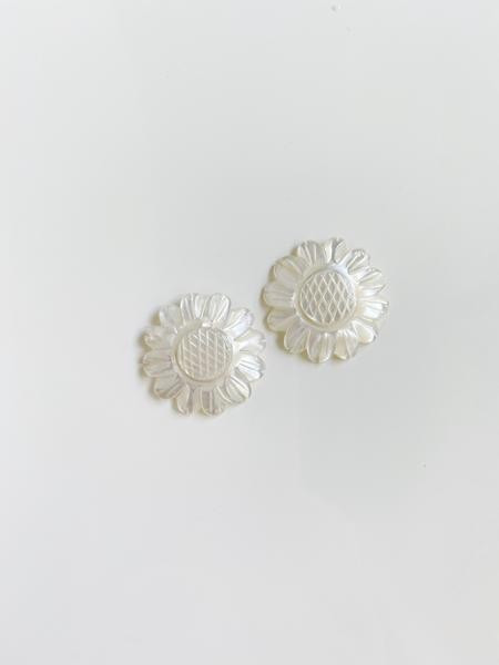 sunflower stud | Nicola Bathie Jewelry