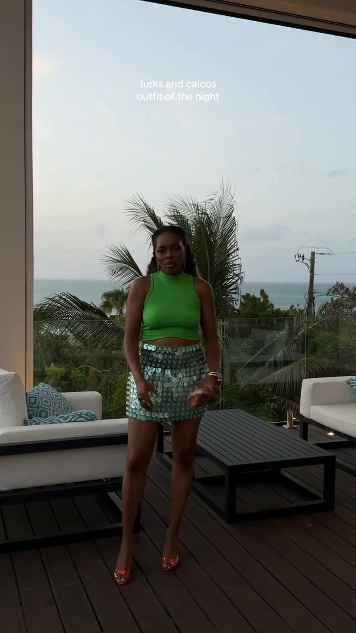 I might be turning into an island girl 🐠
#vacationvibes #outfit #outfitofthenight #turksandcaicos #outfitinspo