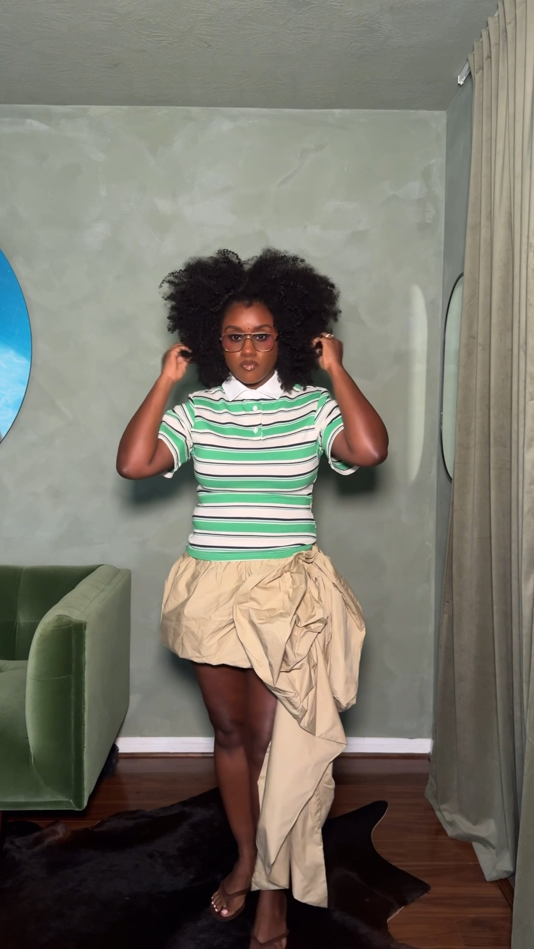 Striped collar top and volume skirt 