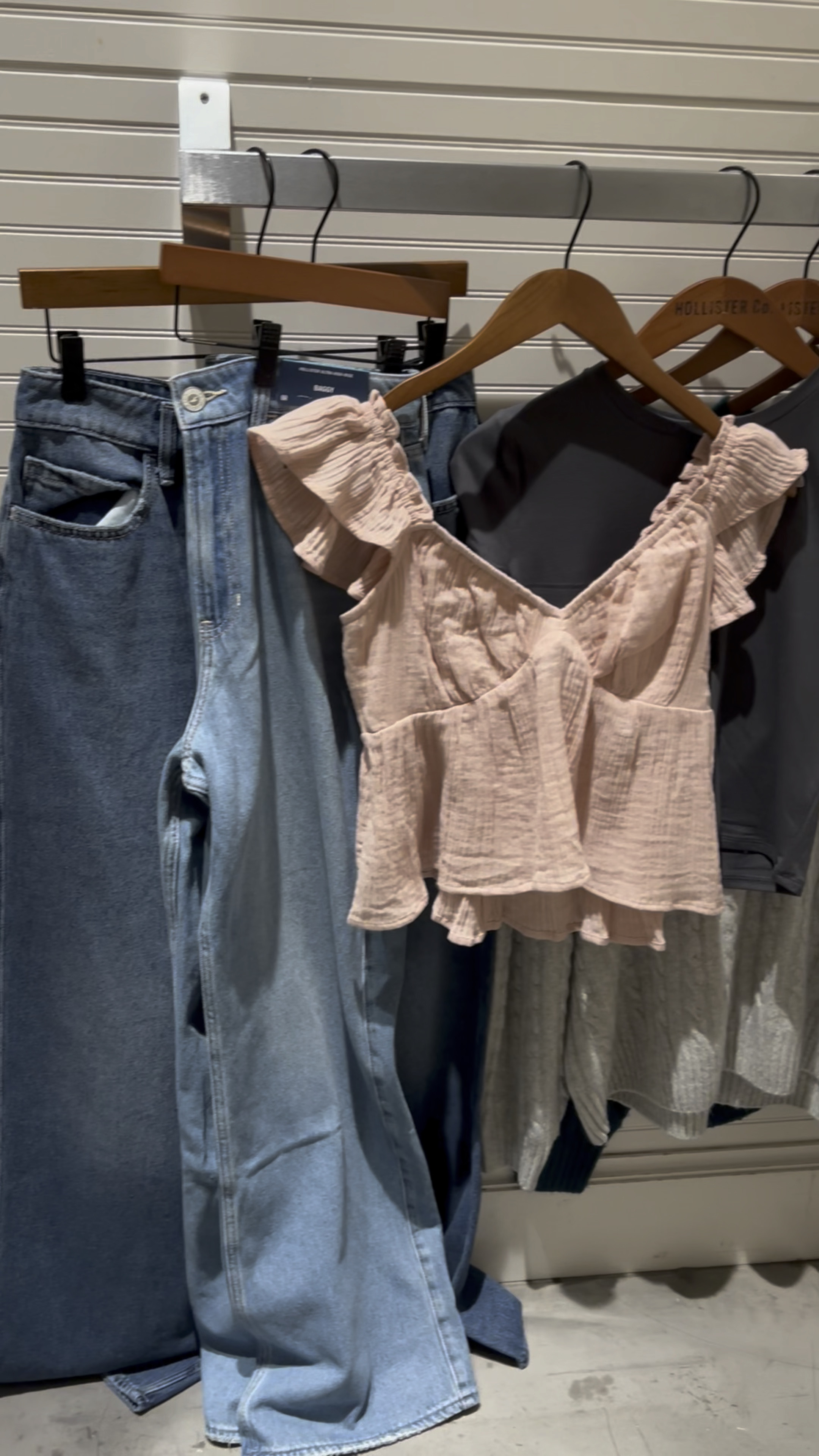 Hollister Must-Haves🤍

#LTKstyletip #LTKsalealert #LTKmidsize