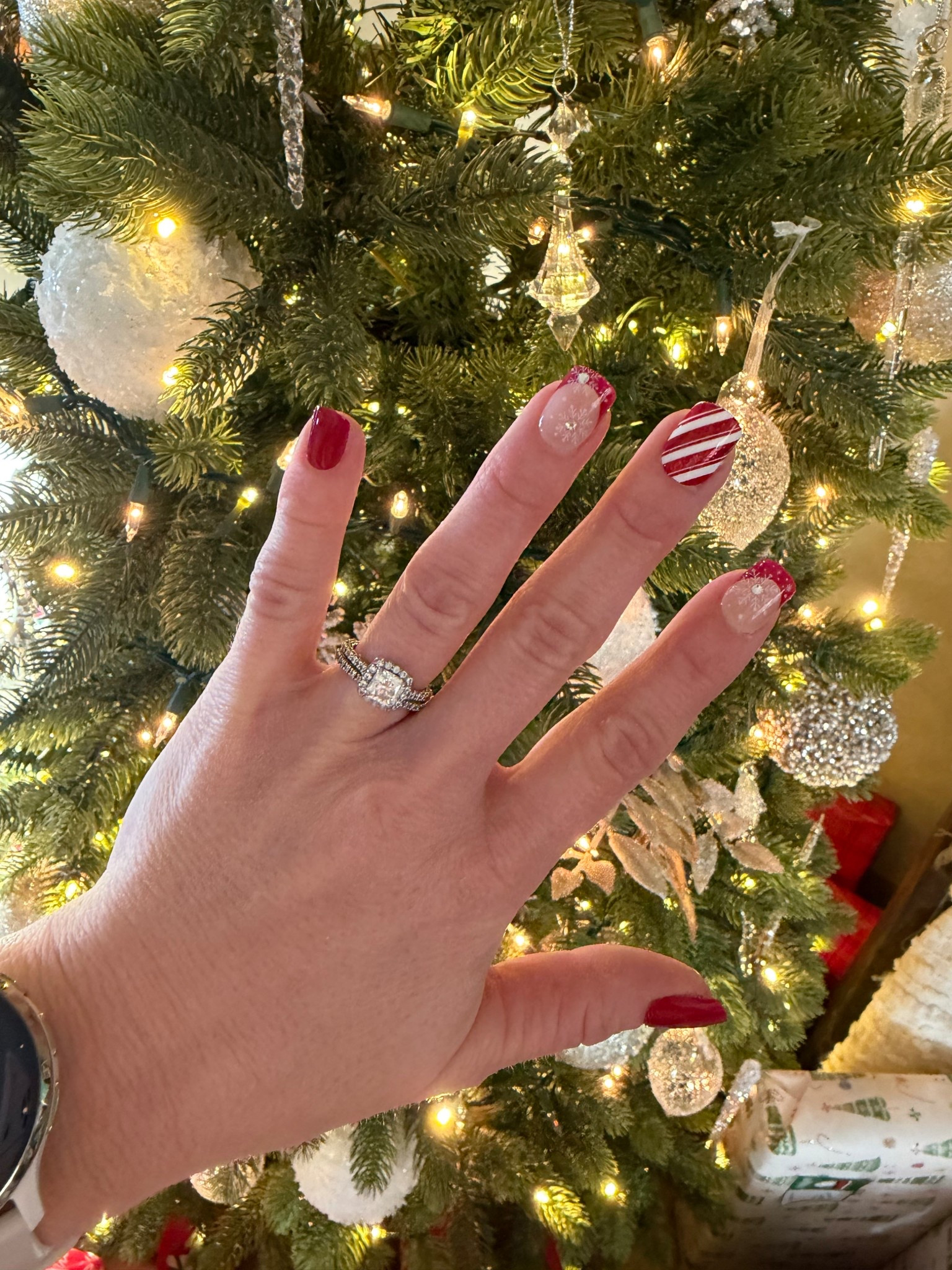 5 minute at home mani that lasts 14+ days

#LTKHoliday #LTKGiftGuide #LTKBeauty