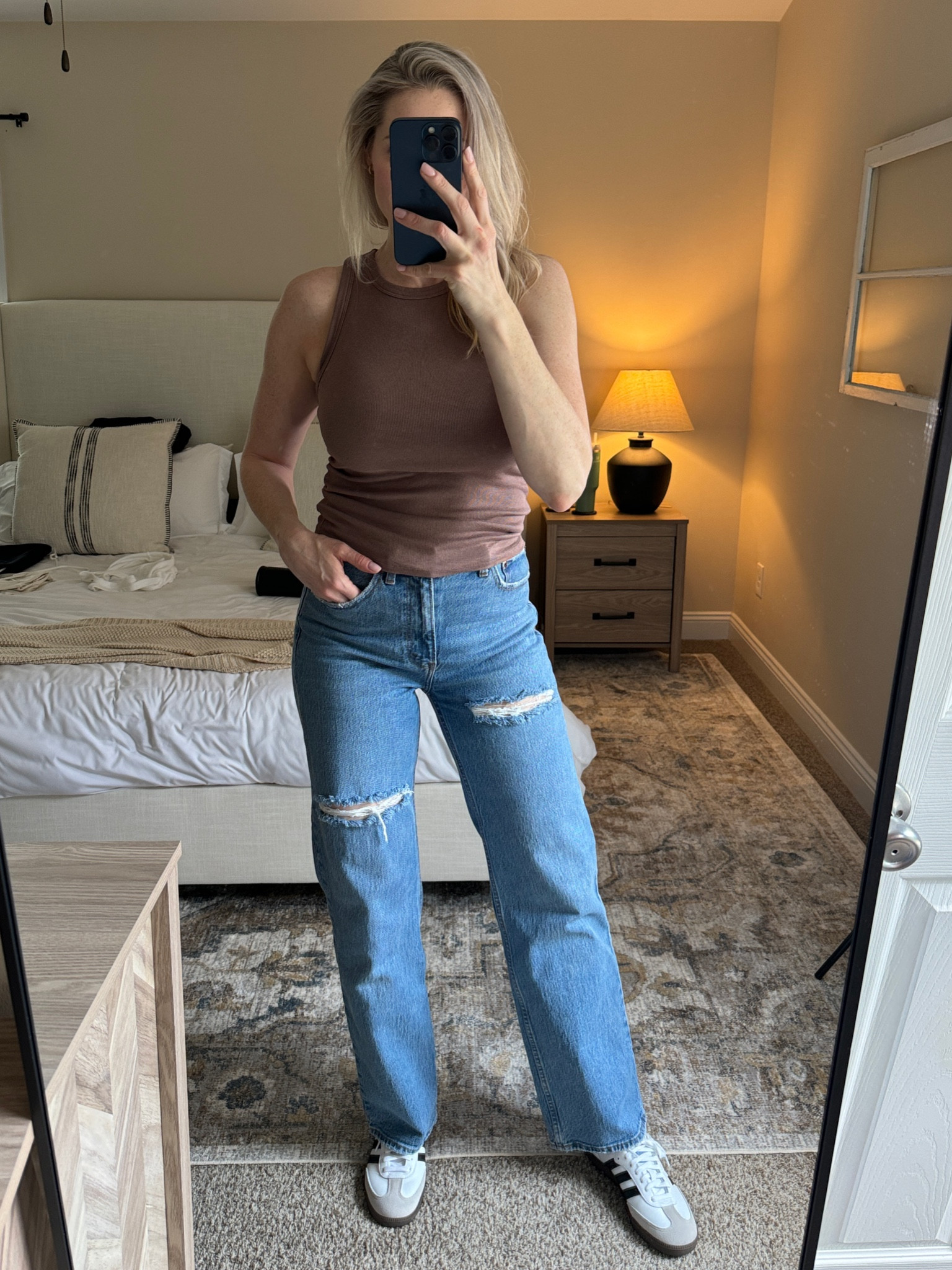 Simple outfit- tank top, jeans and sambas 

#LTKshoecrush