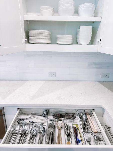 🤩🩷 We are obsessed with allllll the matching dishes & silverware.
.
.
@thecontainerstore
.
.
.
#kitchen #kitchenorganization #dishware #silverware #kitcheninspo #kitcheninspiration #kitchensofinstagram #organizationmagic #organizationhacks #thursday #fridayeve

#LTKfamily #LTKhome #LTKfindsunder100