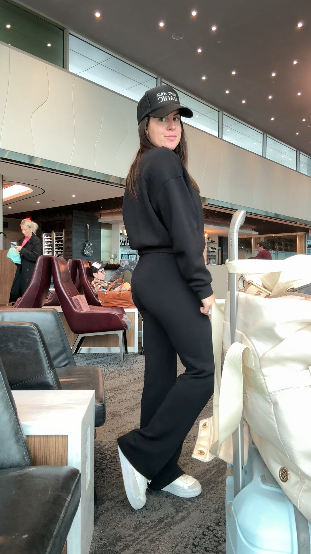 Favorite travel set from Spanx! Wearing a medium in both #travelootd #travelfit #traveloutfit