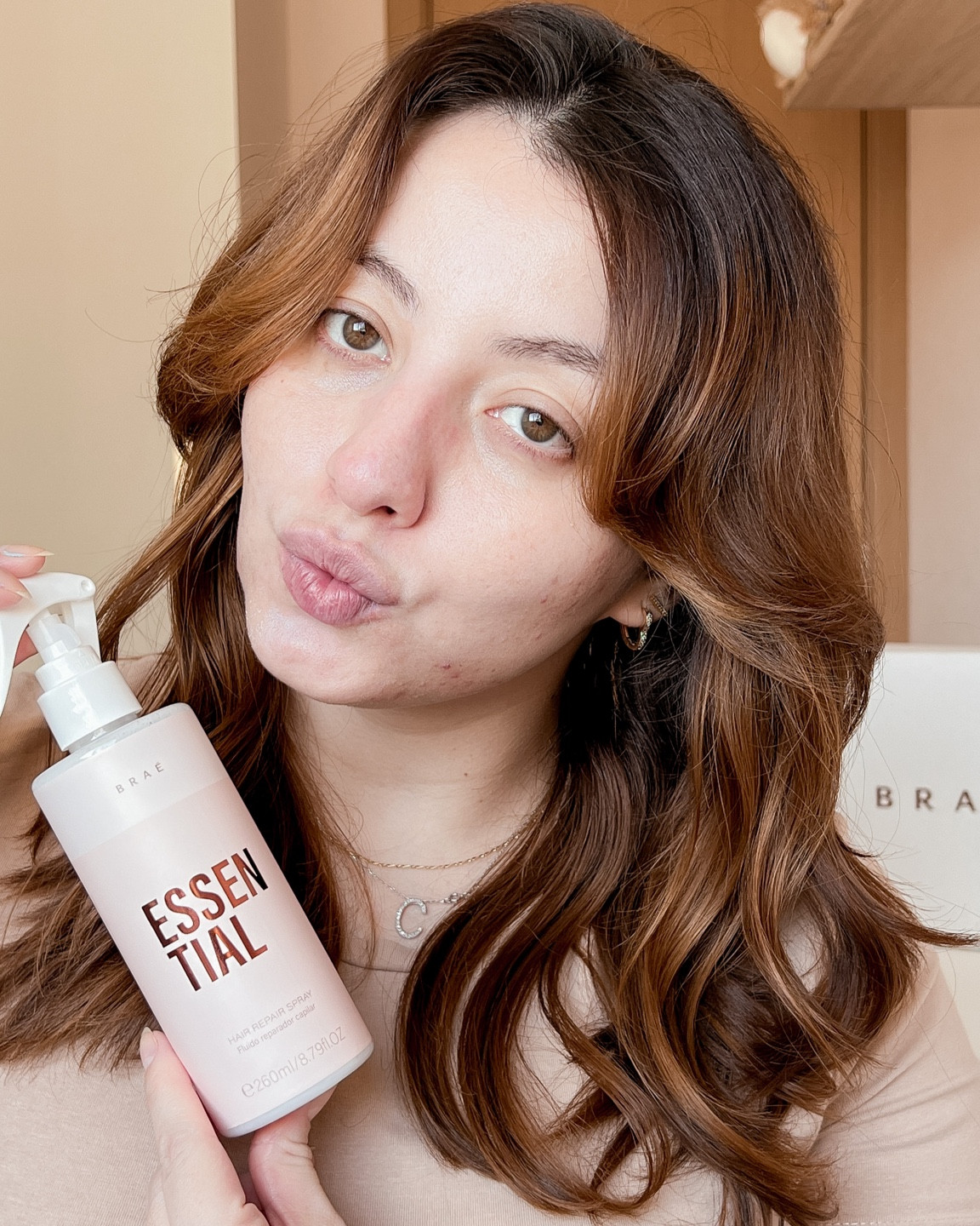 O melhor reparador capilar de todos! 🖤

Completamente viciada em Essential, uso na finalização, como leave-in, é um ótimo protetor térmico, deixa o cabelo macio e hidratado e ainda protege dos raios solares. 

#LTKFind #LTKbeauty #LTKbrasil