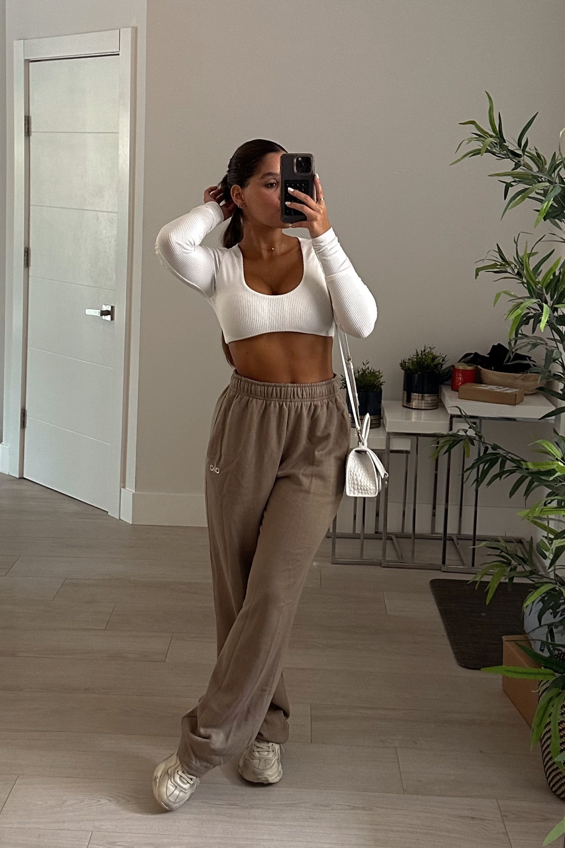 Chilling🤎🤍

#LTKSeasonal #LTKFind #LTKfit