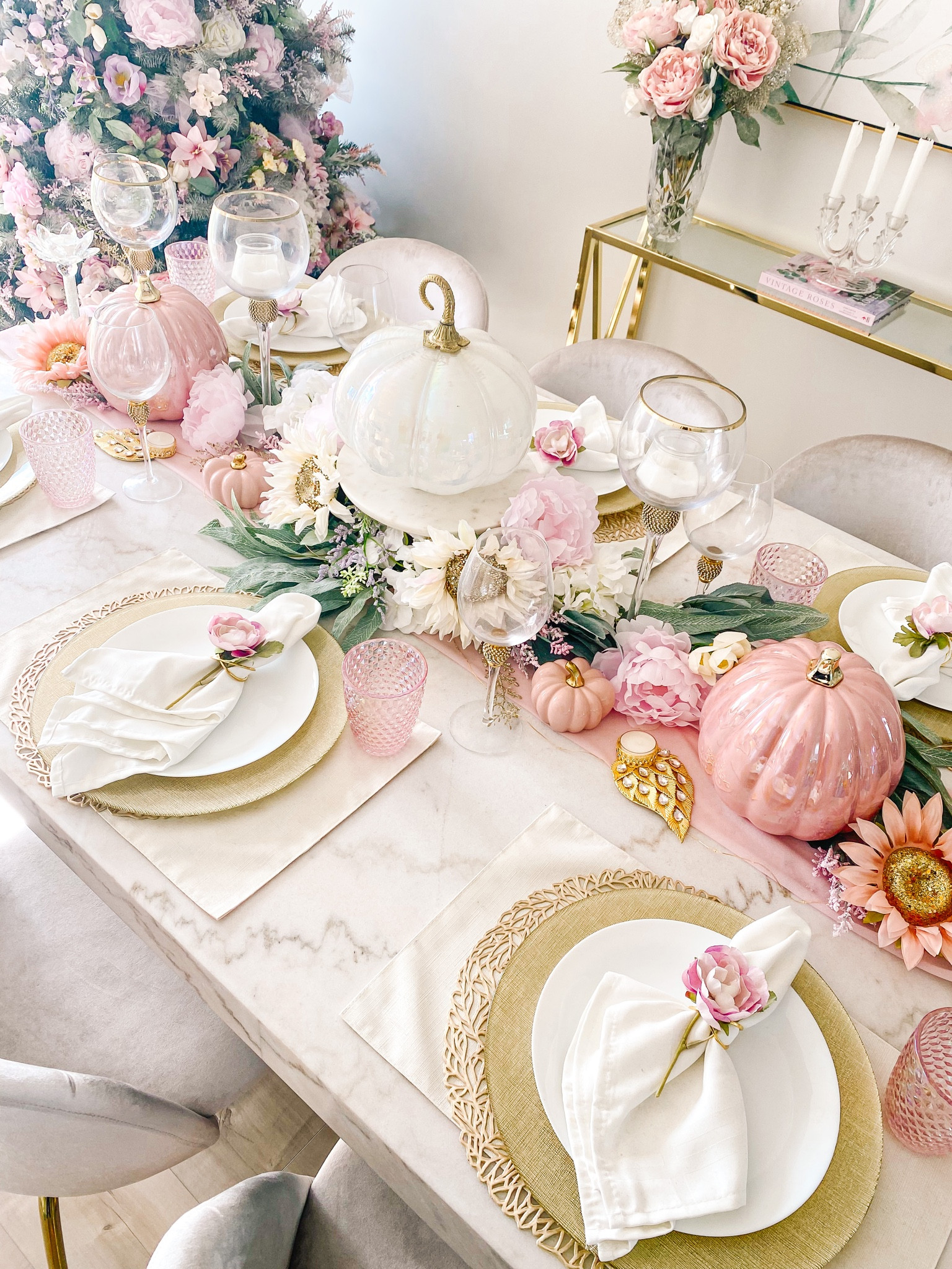 My simple, non-traditional 𝓣𝓱𝓪𝓷𝓴𝓼𝓰𝓲𝓿𝓲𝓷𝓰 tablescape dressed in pink. 🍂🌸🤍

#LTKSeasonal #LTKhome #LTKHoliday