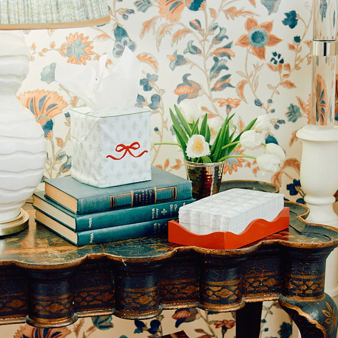 Linen-Like Paper Guest Towel and Lacquer Tray Set | Weezie Towels