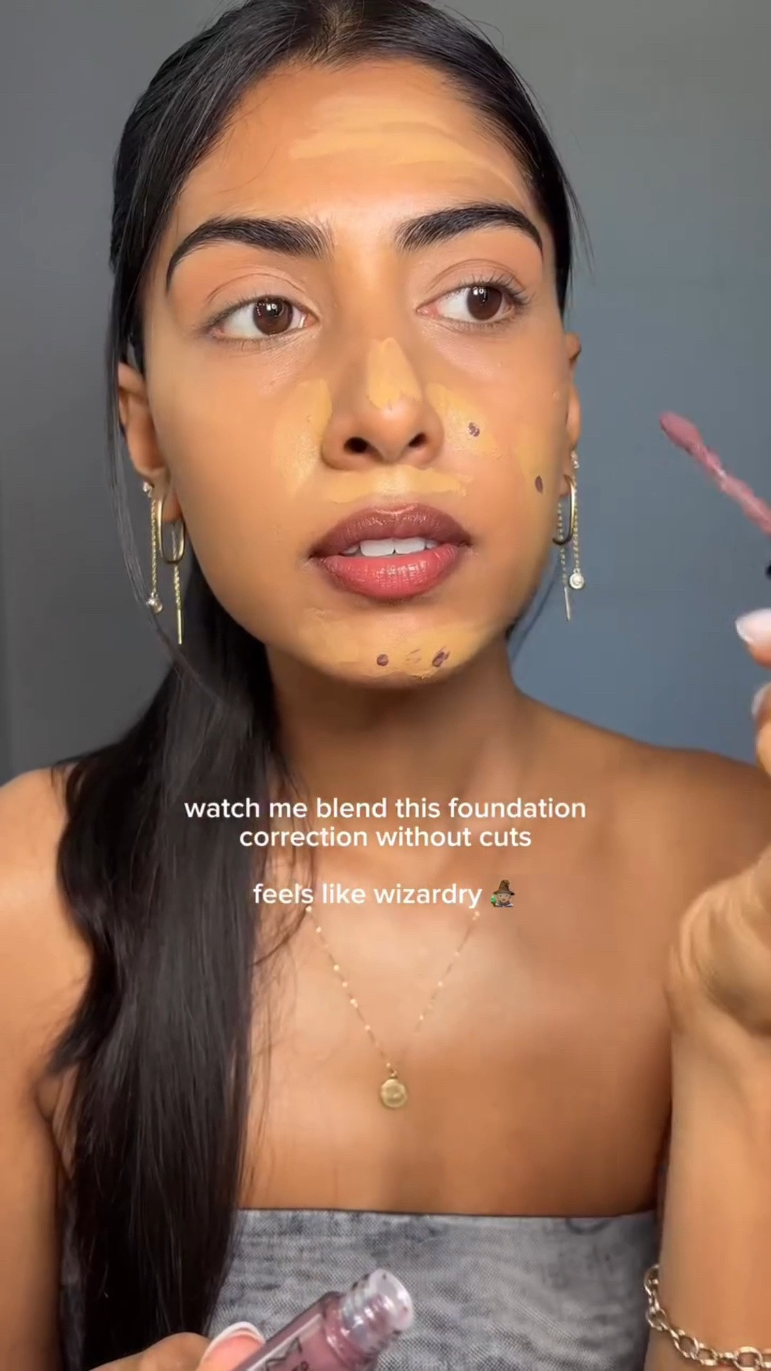 The perfect match 😭🤩 I’m wearing the @rarebeauty foundation + using the @maccosmeticscanada color corrector in violet 
.
.
.
#rarebeautyfoundation #colorcorrection #maccosmetics #colorcorrector #foundation