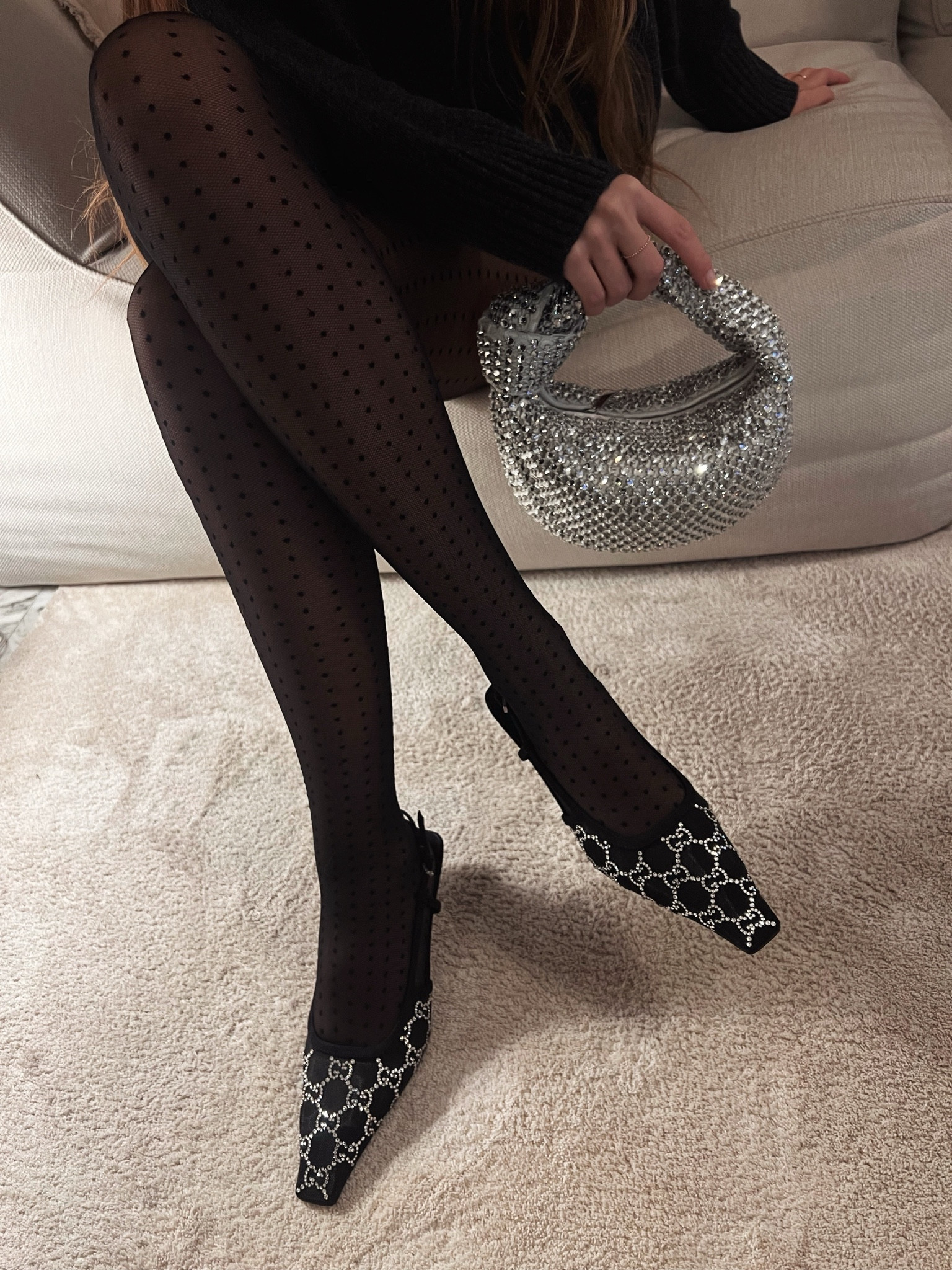 Sparkling all’ennesima potenza ✨

outfit inspiration, shiny bag, sparkle aesthetic, crystal bag, Bottega Veneta, Borsa Jodie mini con cristalli, Gucci slingback pumps, ferma capelli Prada, Mytheresa.

#LTKitbag #LTKshoecrush #LTKeurope