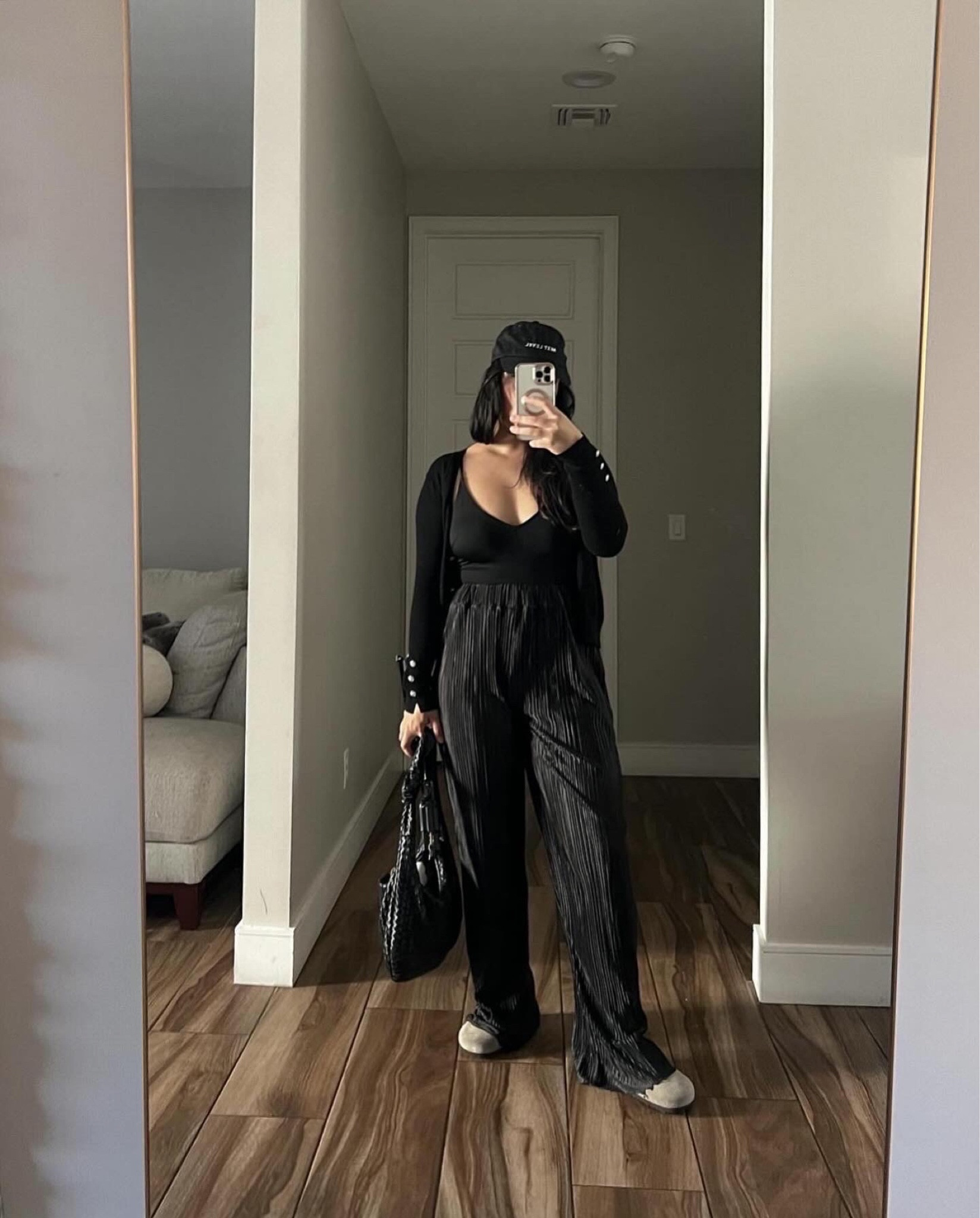 Errands day 🖤

#LTKitbag #LTKfindsunder100 #LTKstyletip