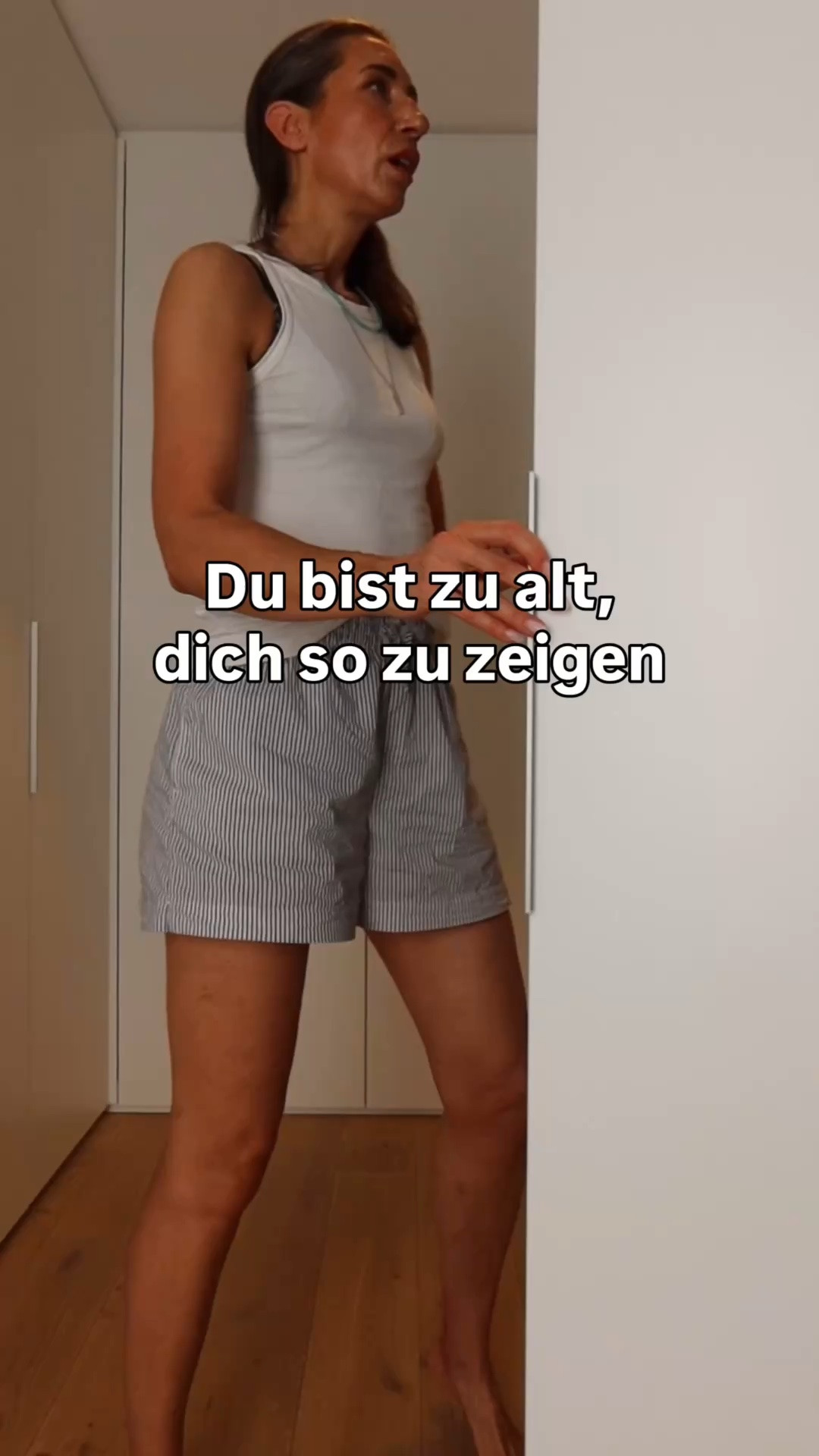 Styling ü50 .. liebe meine neue Jeans Shorts. Mit oversized Shirt. Gestreift. Schmuck. Sunnies. Shopper. Ready to go.

#LTKdeutschland #LTKü50 #LTKstyletip
