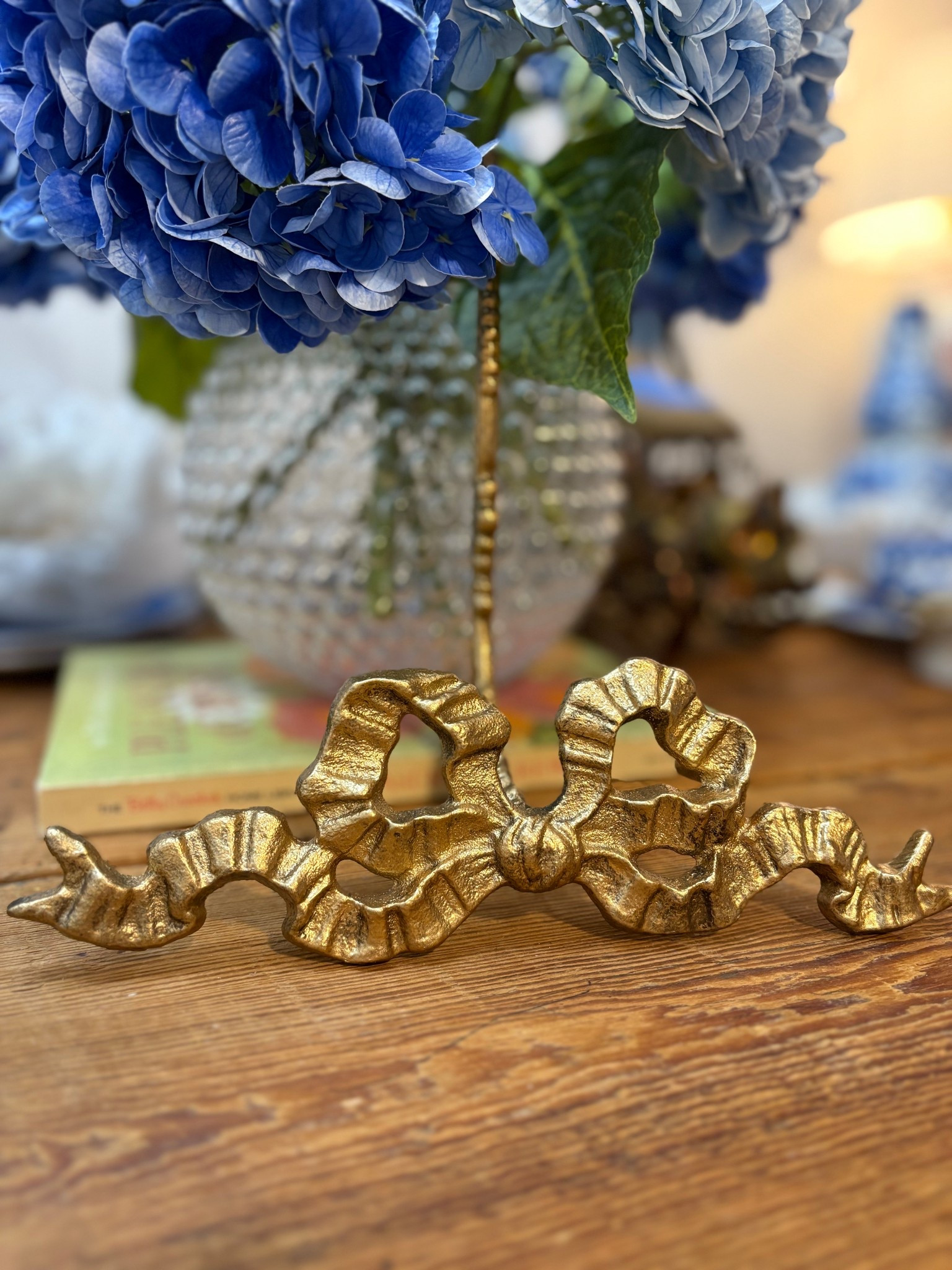 Bow easel, bow gold easel 