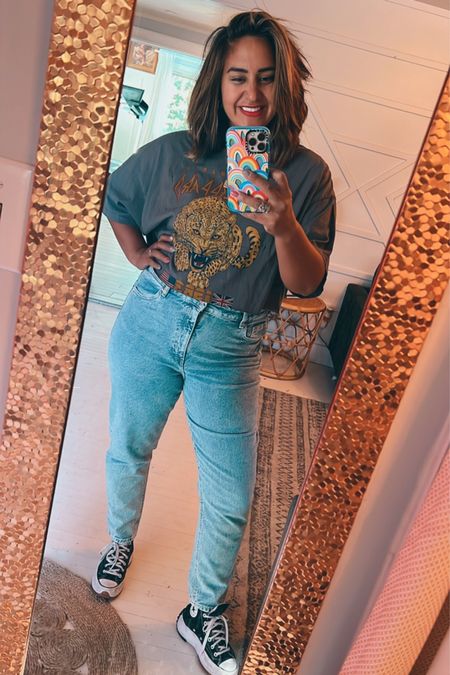 Gotta love the high waist mom jeans 😍 Fall vibe 