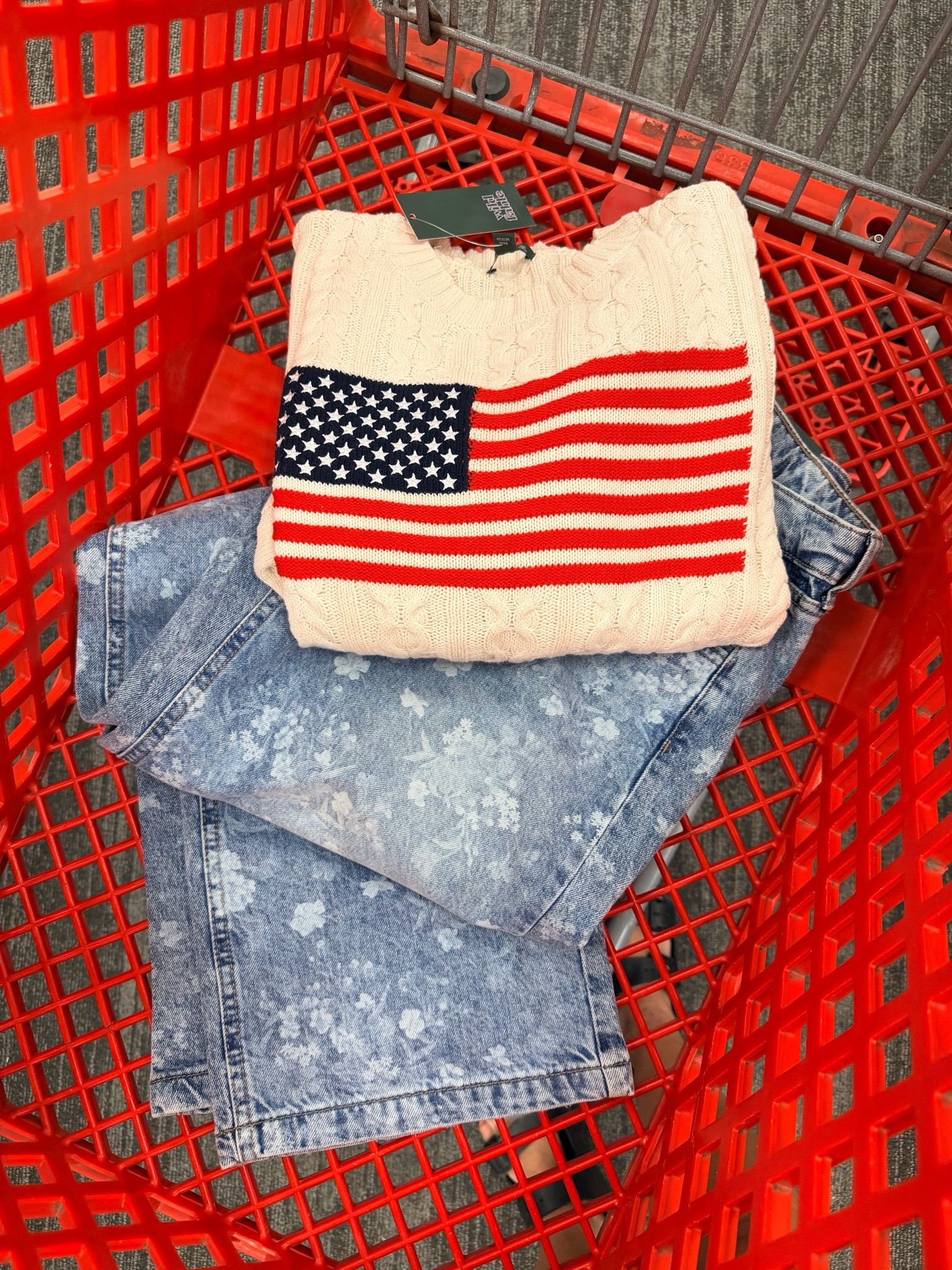 Get ready for the 4th in this adorable fit 🇺🇸

#fourthofjuly #summersweater #summerfashion #summerstyle #americanflag #target

#LTKSeasonal #LTKootd #LTKgrwm