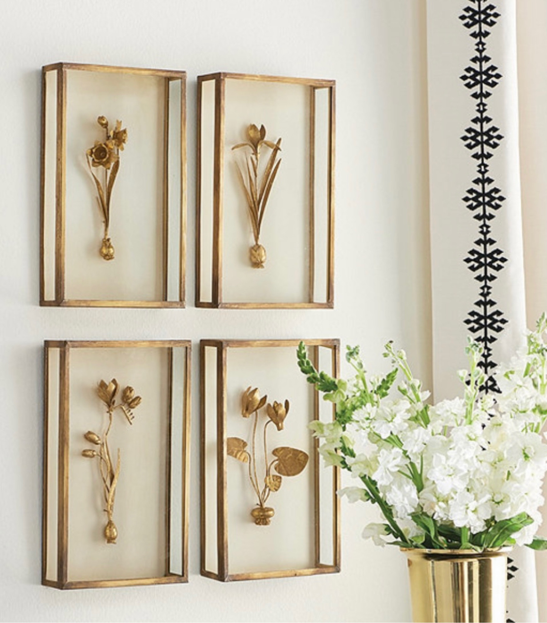 Gorgeous Tole flowers from Ballard Designs to brighten up your home for Spring. We love this look, especially the gold ✨
.
.
.

interiordesign #richmondvainteriordesigner #richmondvadesigner #rva  #virginiadesigner #interiordesigner #graciouslivingstyle #homedecor #interiorstyle #grandmillennial #homestyle #homeinspiration #houselovers #sodomino #myhousebeautiful #victoriamagazine #howwedwell #interiordesigncommunity #homedecorinspiration #interiordesignerlife #interiordesignrichmondva #antiques #curateyourspace #traditionalhome #traditionalhomedecor #southernliving #mysouthernliving #mybhghome #eleganthome 

#LTKhome #LTKsalealert #LTKFind