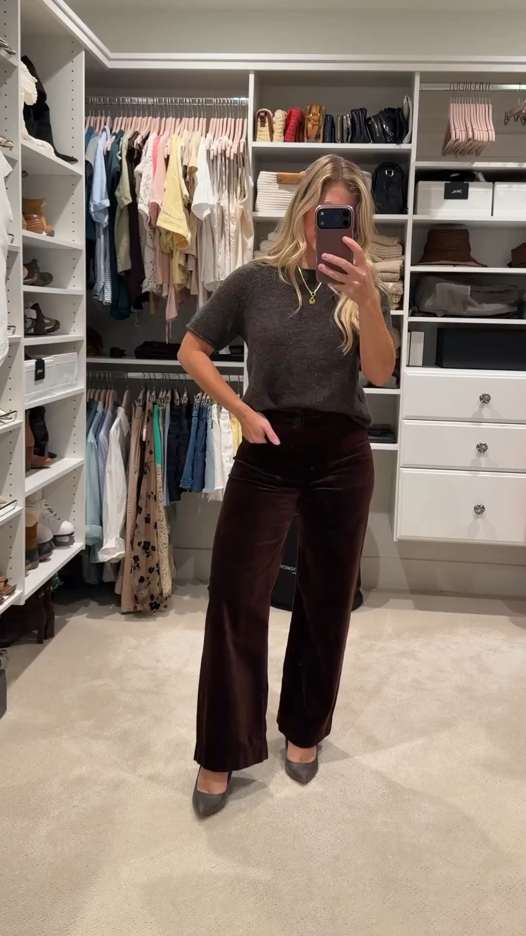 One pair of trousers, three completely different moods 🤎

A tonal knit when I want something polished.
A crisp white button-down when I want classic.
A white tee + flats when I want effortless.

This is exactly how I want my wardrobe to work—fewer pieces, but more ways to wear them.

Which one are you choosing: 1, 2 or 3?

#LTKootd #LTKPetite #LTKSeasonal