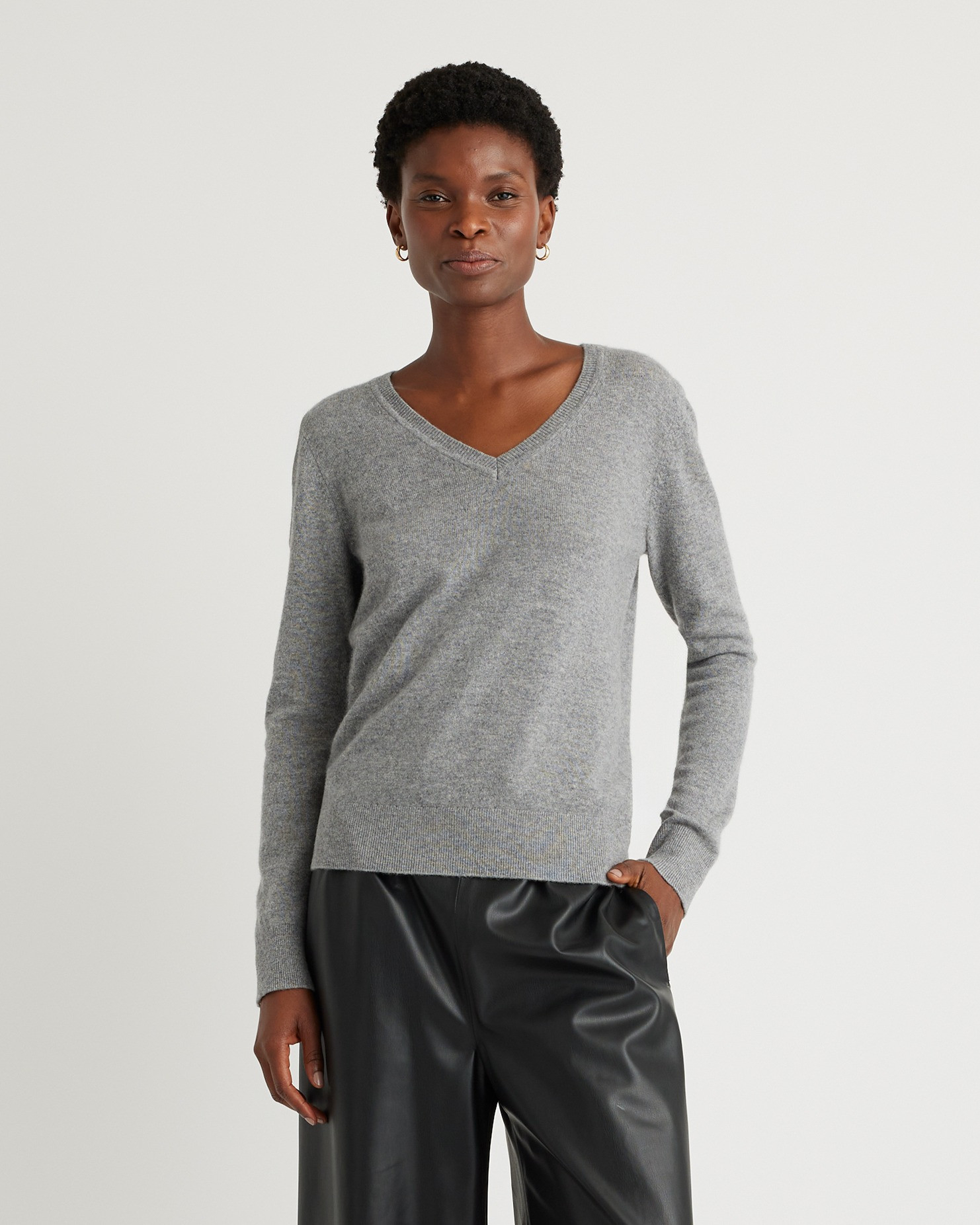 Quince | Women's Mongolian Cashmere V-Neck Sweater in Heather Grey, Size Medium | Quince