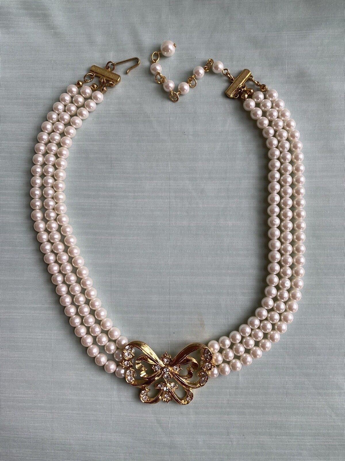 Vtg Avon Goldtone Three Strands Faux Pearl Classic Butterfly Necklace Choker  | eBay | eBay US