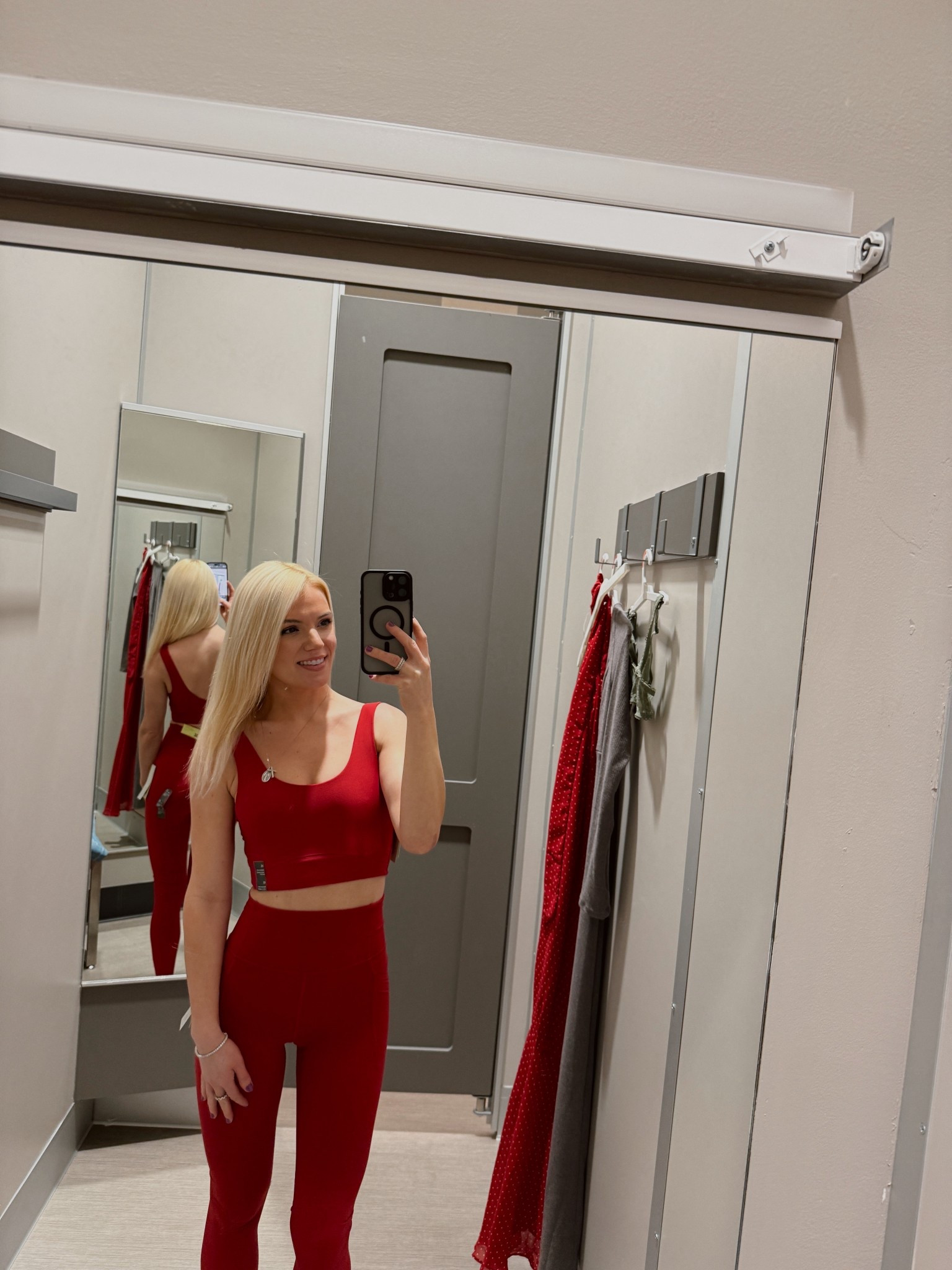 All in motion red v neck cropped sports bra size XS 
Everyday soft ultra high rise pocketed leggings all in motion red size xxs 


