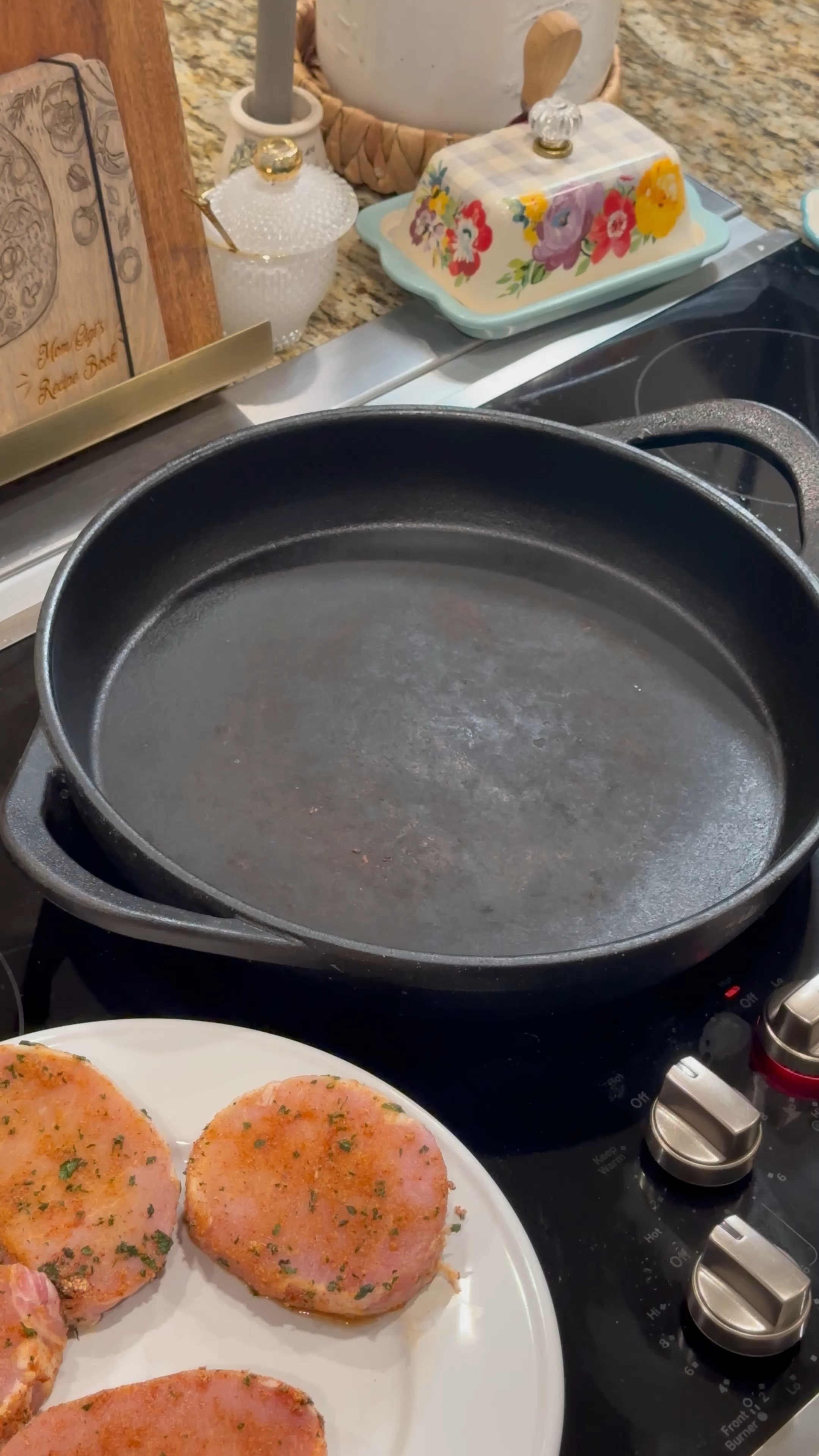 Large cast iron skillet 

#LTKhome