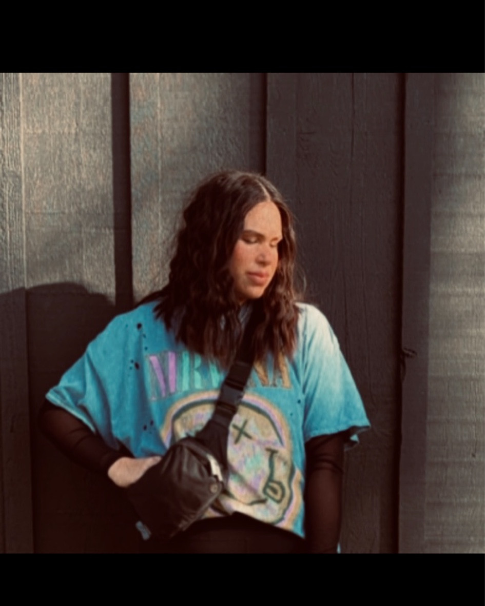 Graphic tee baddie ✌️

#LTKfindsunder50 #LTKmidsize