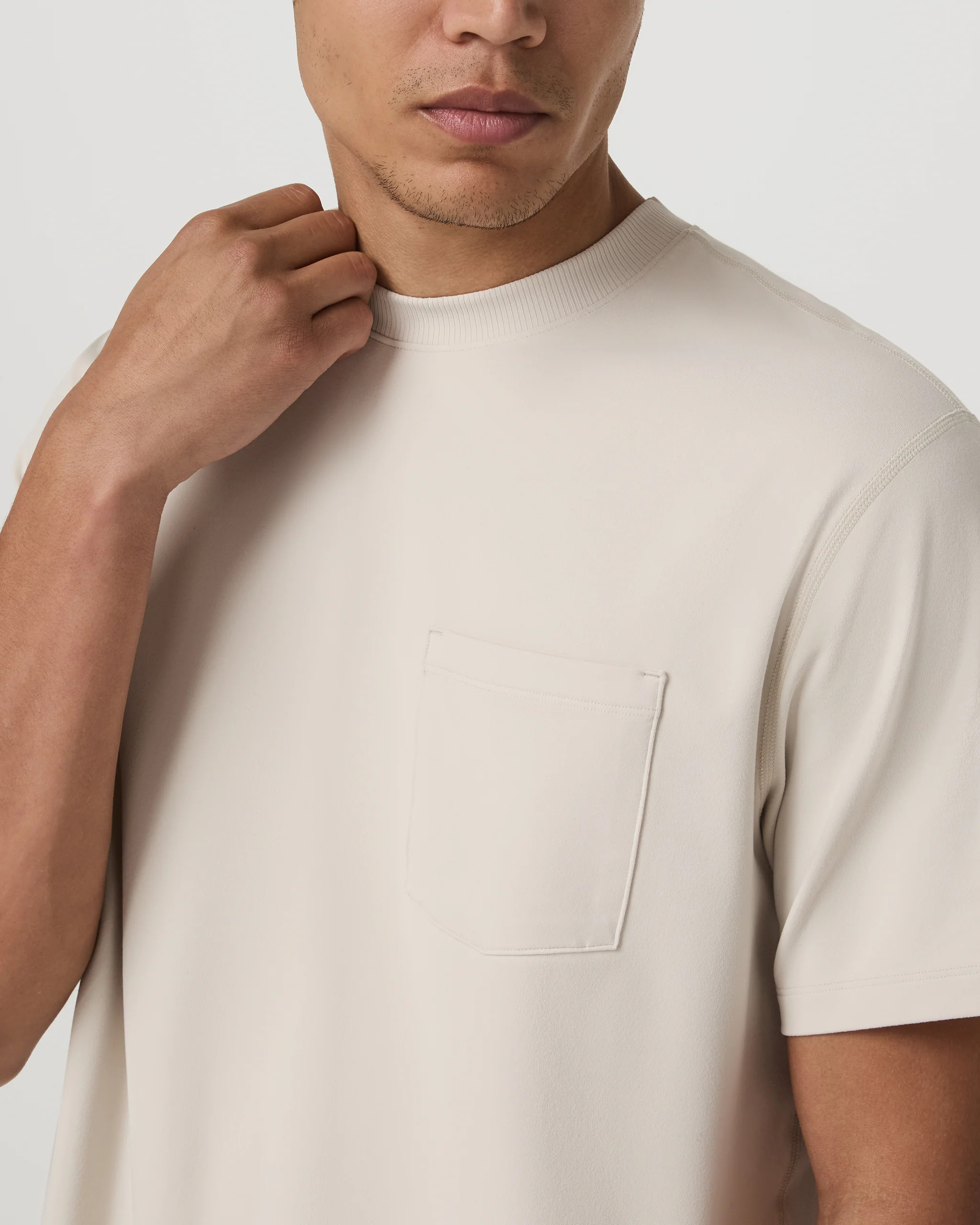 Men's Short Sleeve Ponto Pocket Tee - Relaxed Fit – Bone – Tops – Vuori | Vuori Clothing (US & Canada)