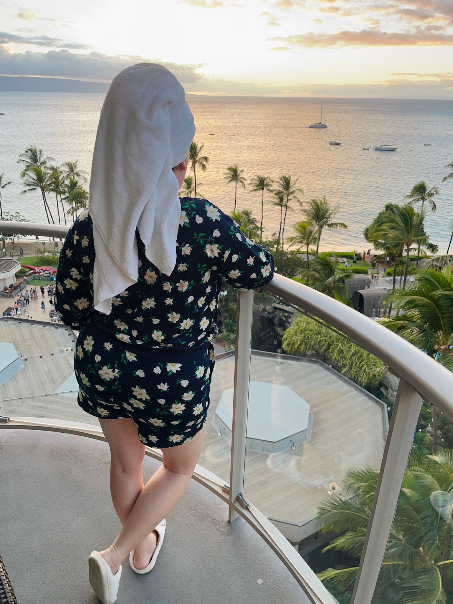 Draper James lounge set size large (but could have worn medium) $15

#LTKSeasonal #LTKsalealert #LTKunder50