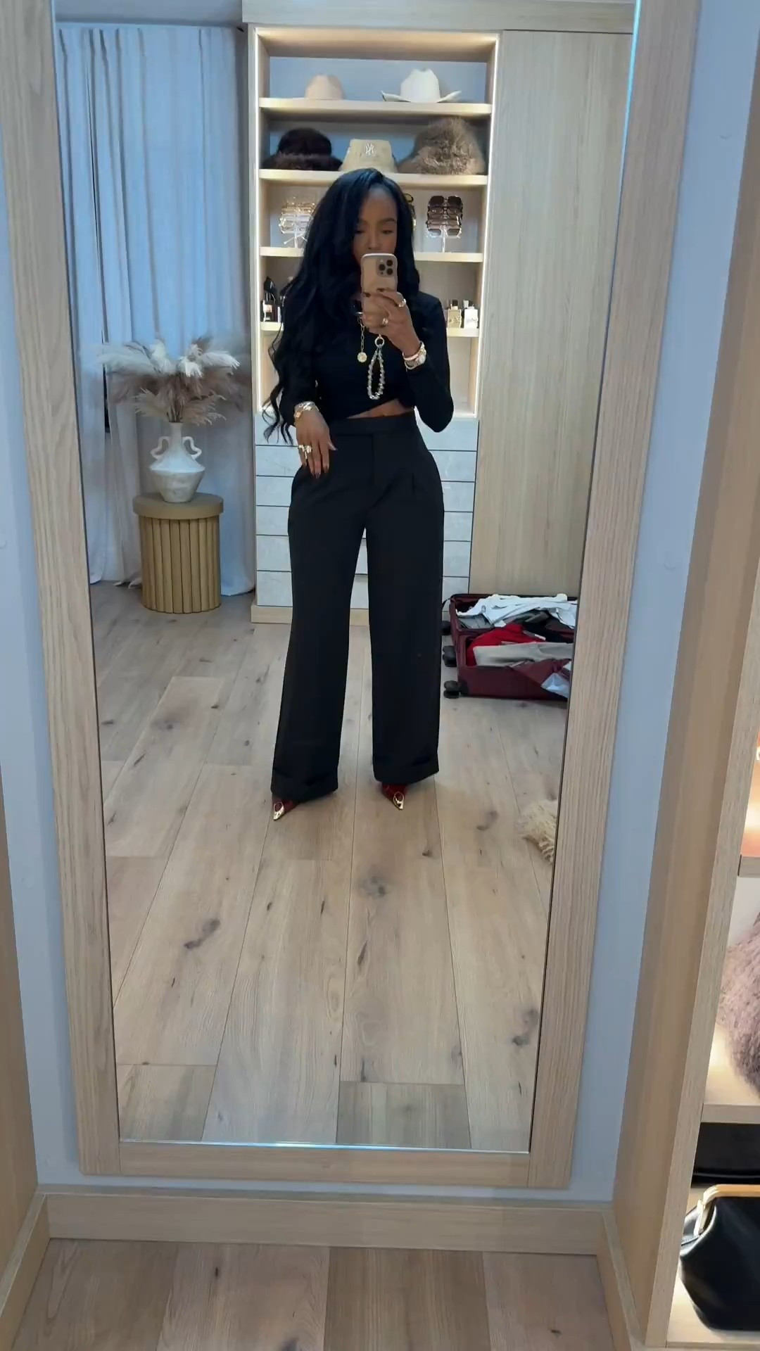 Polished and powerful — a sleek cropped knit paired with tailored wide-leg trousers for that clean, confident vibe. A minimal all-black look that still makes a statement without trying.  
Perfect for dinner, work events, or an elevated night out.

📏 Sizing: Top (Small) • Pants (Small) • Heels (TTS)  
📏 Measurements: 5'4", 138 lbs, 34D, 27" waist, 40" hips  
⚡️ Black Friday deals active until December 1 — everything linked for quick shopping.

Save this post to reference later and shop instantly on the app.  
Follow me on Instagram and YouTube @kirasfashionfinds  

#LTKootd #LTKWorkwear