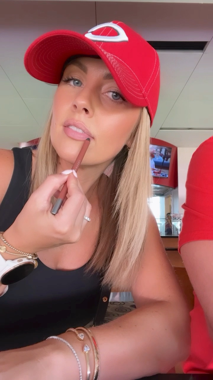 Lip liner: Naked 2
Lipstick: Haze
Lipgloss: Nude Venus


#LTKbeauty #LTKFind #LTKunder50