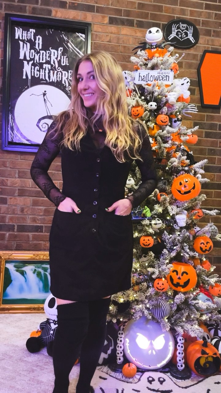 @sheinofficial fall order & I put my tree up!!! 🖤🤍🖤
.
.
.
.
#halloween365 #thisishalloween #nightmarebeforechristmas #jackskellington #pumpkinqueen #altfashion #octobervibes

#LTKFallSale #LTKSeasonal #LTKVideo