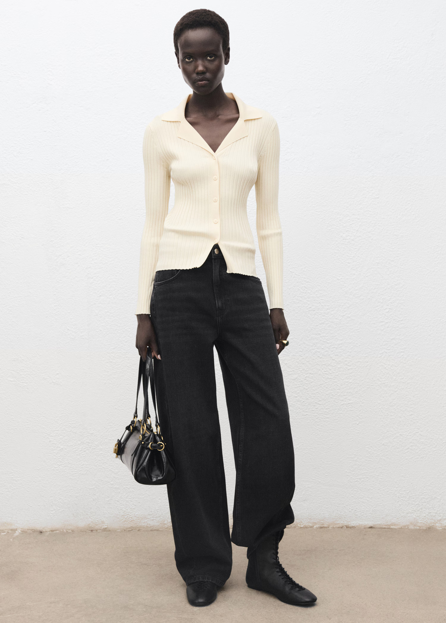 Mid-rise barrel jeans | MANGO (UK)