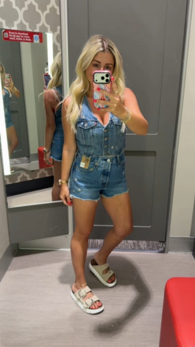 New denim set at target✨
Size small vest 
Levi Denim shorts size 27
Sandals tts
Country country 
4th of July 
Date night
